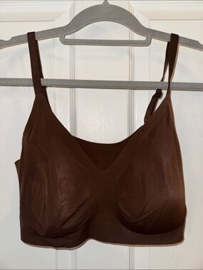 TRULY Wireless V-Neck Bralette in Brown